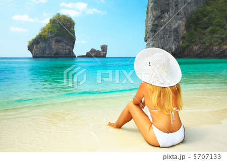 Woman on the beach 5707133