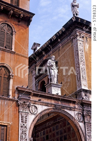 ヴェローナの彫刻 5708323