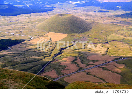 阿蘇 米塚 杵島岳からの眺め 阿蘇 米塚 杵島岳からの眺め 5708759