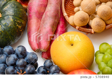 秋の食材 5708940