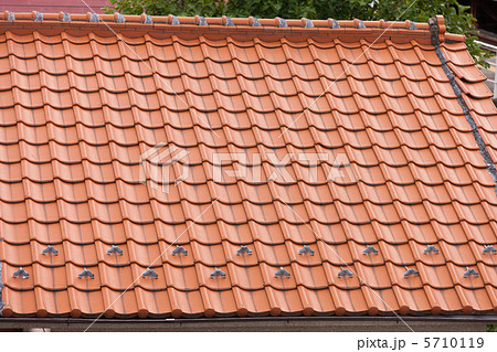住宅の屋根 5710119