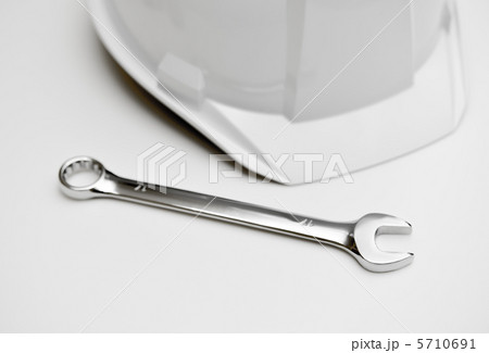 工具とヘルメット 5710691