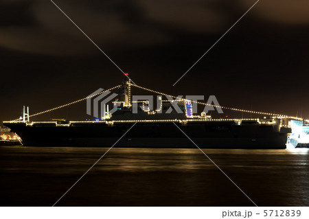 電灯艦飾された海上自衛隊ひゅうが(横浜大桟橋) 電灯艦飾された海上自衛隊ひゅうが(横浜大桟橋) 5712839