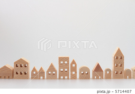 積み木の住宅 家 白背景 積み木の住宅 家 白背景 5714407