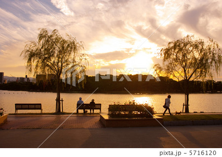 夕暮れ 5716120