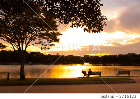 夕暮れ 5716123