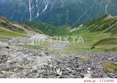 槍ヶ岳から見る北アルプスの風景 5719090