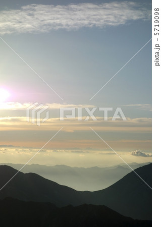 槍ヶ岳から見る北アルプスの風景 5719098
