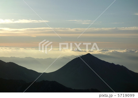 槍ヶ岳から見る北アルプスの風景 槍ヶ岳から見る北アルプスの風景 5719099