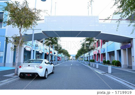 早朝のショッピング施設 早朝のショッピング施設 5719919