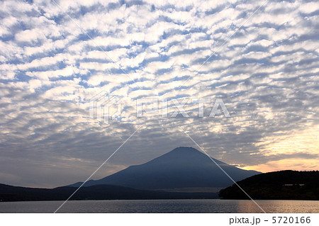 羊雲と富士山-1 5720166
