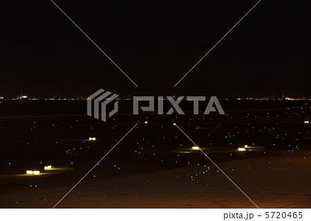 空港　夜景　誘導灯 5720465