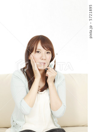 インフルエンザの女性 5721895