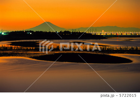 千葉県の富士山のある風景・木更津「引き潮時の文様と夕景富士」 5722015