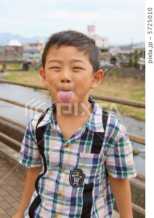 あっかんべ Making A Funny Face の写真素材