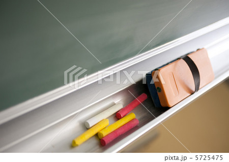 黒板消しとチョーク 5725475