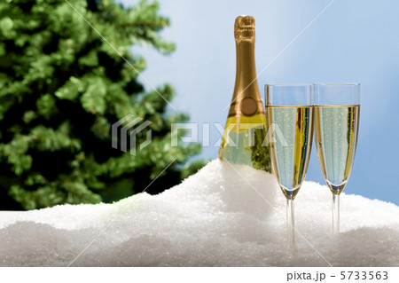 Champagne flutes in snow Champagne flutes in snow 5733563