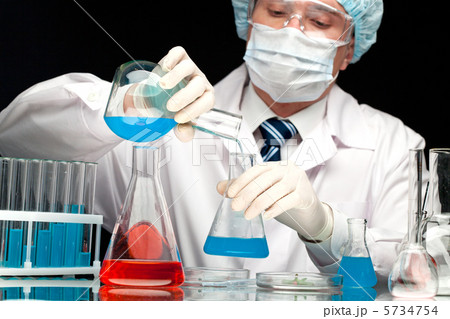 Pouring liquid 5734754