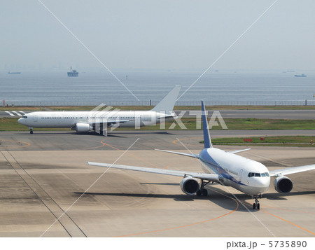 空港 空港 5735890
