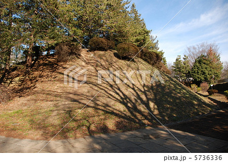 忍城の土塁跡（埼玉県行田市） 5736336