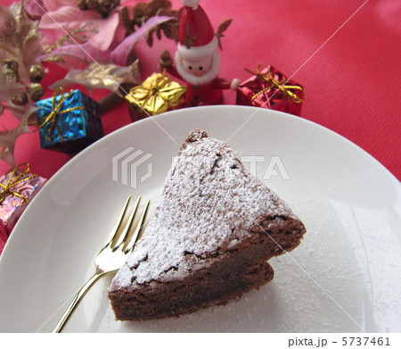 手作りのガトーショコラ　クリスマスイメージ 5737461