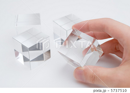 ガラスの立方体の写真素材