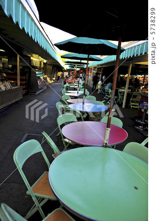 ロサンゼルス　ファーマーズマーケット内のB級グルメ街 5738299