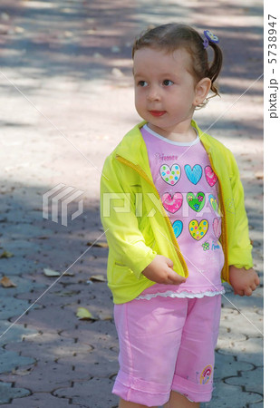 confusedly girl 5738947