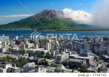 桜島と鹿児島市 桜島と鹿児島市 5740749