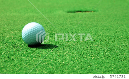 ball into the hole 5741721