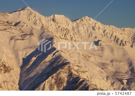 朝陽に染まる白馬三山 朝陽に染まる白馬三山 5742487