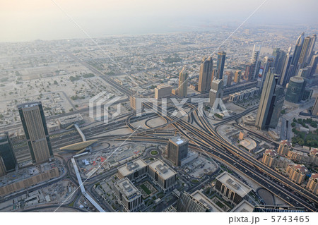 高層ビルから見たドバイの街 5743465