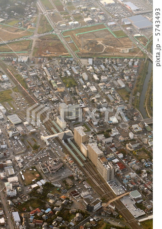 総武線佐倉駅を通過する成田エクスプレスを空撮 総武線佐倉駅を通過する成田エクスプレスを空撮 5743493