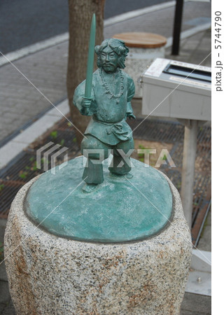 八岐大蛇VSスサノオの像（JR出雲市駅 北口／島根県出雲市） 5744790