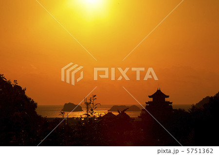 夕日に染まる湯浅城 5751362