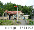 信号機 田舎の駅 5751408