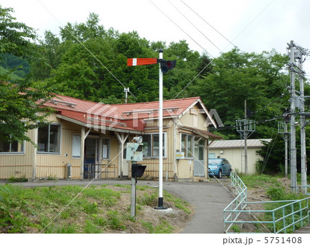 信号機 田舎の駅 5751408