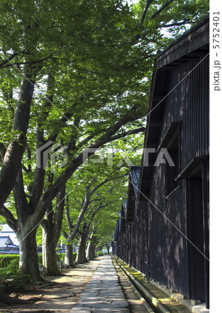 山居倉庫（右・縦） 5752401