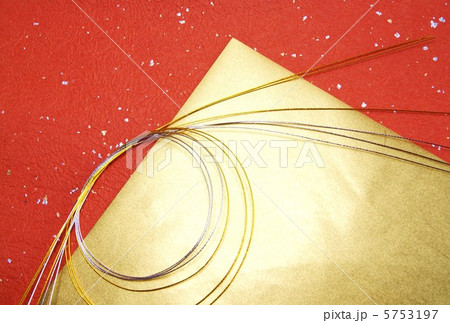 和風背景素材・水引に和紙赤金2種・横位置ハガキ対応比 5753197