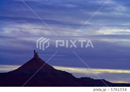 夕暮れのシックスシューター 5761558