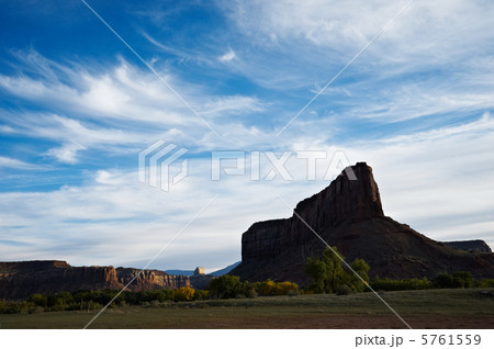 砂漠の岩 5761559