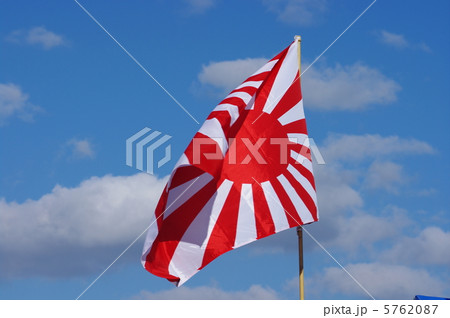 青空と海軍旗 旭日旗 軍艦旗 青空と海軍旗 旭日旗 軍艦旗 5762087
