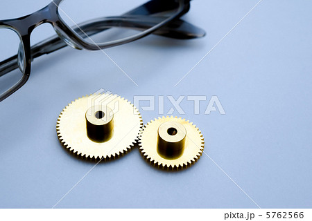 噛み合うギア 5762566