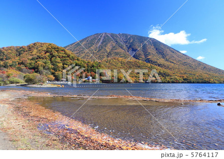 秋の中禅寺湖 菖蒲ヶ浜 秋の中禅寺湖 菖蒲ヶ浜 5764117