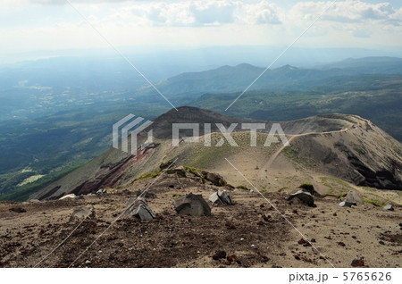 高千穂峰登山道より望む「御鉢（御鉢火山）」 5765626