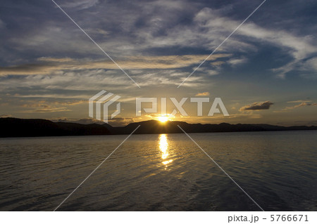 猪苗代湖の日没（横） 5766671