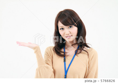 案内する派遣社員 5766826