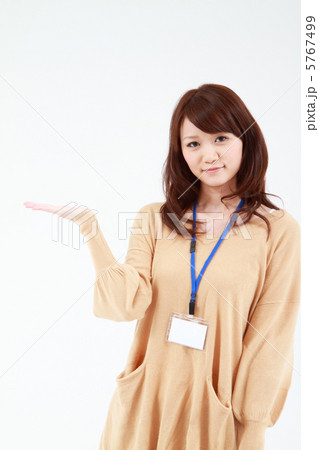 案内する派遣社員 5767499