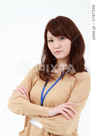 腕組みする派遣社員 5767500