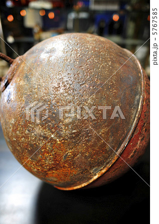 錆びた鉄球の写真素材